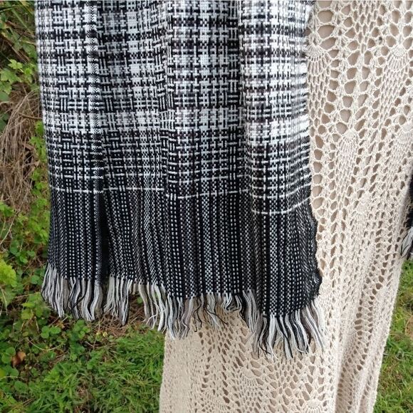 NWT CHERIE BLISS Black & White Plaid 100% Acrylic w/Fringe - Picture 3 of 9